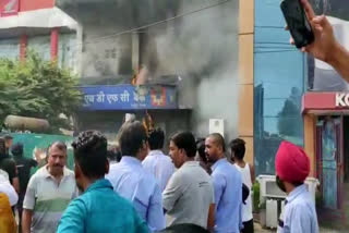 fire-breaks-out-at-hdfc-bank-branch-in-rudrapur-due-to-short-circuit