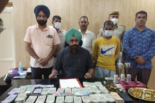 karnal thief arrest with euro dollars