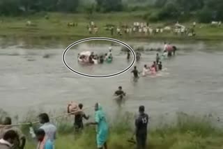 life-threatening journey across the river for youth funeral nandurbar