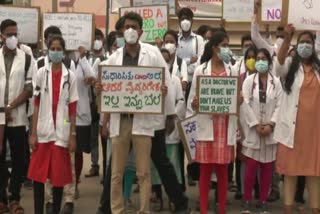 Medical students protest in davangere for all their demands