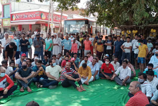 protest aginst delhi govt