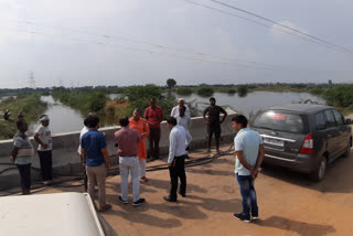 Bhiwani MP Dharambir Singh check up waterlogging in the farmers fields