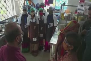 झंझारपुर अस्पताल में जीविका दीदी की रसोई का डीएम ने किया शुभारंभ