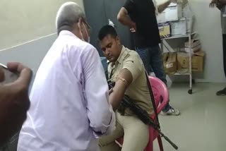 नवादा :छापेमारी करने गयी पुलिस टीम पर हमला