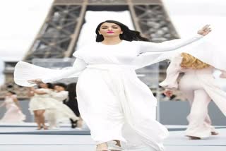 aishwarya-rai-bachchan-looks-gorgeous-in-white-at-paris-fashion-week
