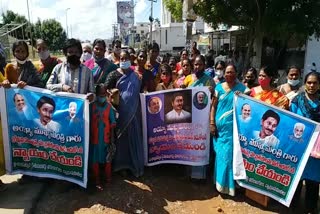 vishaka-people-protest-infront-of-cm-jagan-house