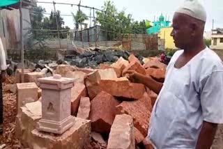 few muslim family Stone carving work in mudhol, bagalkot district