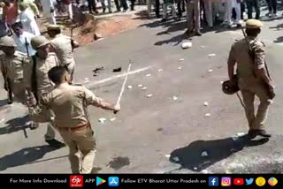 baton charge on sp workers in agra protesting over demands of farmers