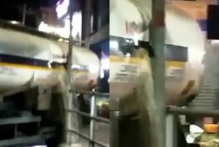 Petrol tanker  Petrol tanker hits electric post  Tanur  Petrol leaking from tanker  Petrol leaking  Petrol  താനൂരിൽ പെട്രോൾ ടാങ്കർ ഇലക്‌ട്രിക് പോസ്റ്റിലിടിച്ചു  പെട്രോൾ ടാങ്കർ ഇലക്‌ട്രിക് പോസ്റ്റിലിടിച്ചു  പെട്രോൾ ചോർച്ച  പെട്രോൾ