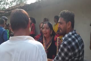 After the murder of the daughter in Surajpur, the family members reached the spot