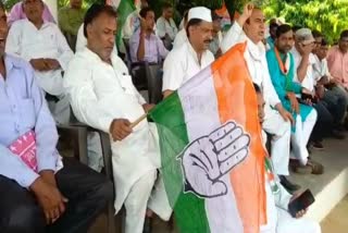 congress workers protest against arrest of priyanka gandhi in saharanpur