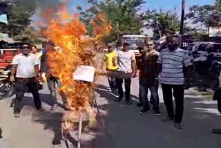 A_Moran_8016to8017_Effigy of central petroleum Minister burnt at Sonari_As10031