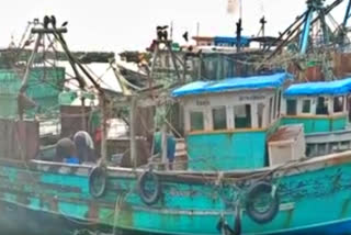 navy attack  srilankan navy attack  rameshwaram fishermen  rameshwaram  boats  srilankan navy attacked rameshwaram fishermen boats  ramanathapuram news  ramanathapuram latest news  ராமநாதபுரம் செய்திகள்  இலங்கை கடற்படை  மீனவர்களை விரட்டியடித்த இலங்கை கடற்படை  மீனவர்களை தாக்கிய இலங்கை கடற்படையினர்  இலங்கை கடற்படையினர் தாக்குதல்