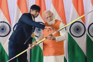 PM Modiએ ઈ-હરાજીમાં મુકેલી વસ્તુઓમાં સરદાર પટેલની મૂર્તિ માટે 140 બોલી અને નીરજ ચોપરાના ભાલા માટે 1.50 કરોડની બોલી લગાવાઈ