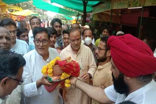 Congress candidate Raj Narayan Singh in mother Iccha Devi temple