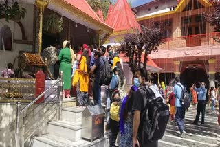 devotees-arriving-in-large-numbers-at-naina-devi-temple-on-the-occasion-of-navratri