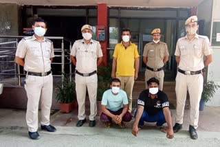 पुलिस की गिरफ्त आरोपी