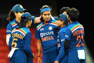 Australia beat India by 4 wickets in 2nd women's T20I