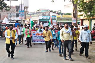 Tribals of Bastar traveling towards Raipur