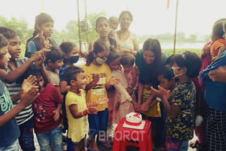 Law student provides free education to kids with  Chhattisgarh girl provides free education to poor kids  One Rupee Campaign' in Chhattisgarh  ഒരു രൂപ ക്യാമ്പെയിന്‍ വാര്‍ത്ത  ഒരു രൂപ ക്യാമ്പെയിന്‍  ബിലാസ്‌പൂര്‍ ഒരു രൂപ ക്യാമ്പെയിന്‍ വാര്‍ത്ത  സീമ വര്‍മ ഒരു രൂപ ക്യാമ്പെയിന്‍ വാര്‍ത്ത  നിയമ വിദ്യാര്‍ഥി ഒരു രൂപ ക്യാമ്പെയിന്‍