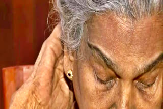 elderly people suffering from loneliness