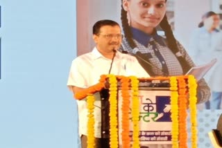 cm-kejriwal-praised-delhi-government-schools-in-the-program-mentor-of-the-country