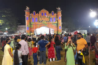 Crowd of devotees gathered in worship pandals of Seraikela