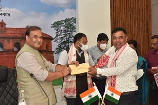 cm distributed assistance of rupees 10 lakh each to 17 mobile theatre groups