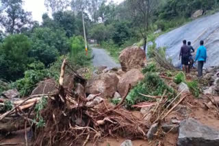 Hill collapsed due to heavy rain in tumakuru