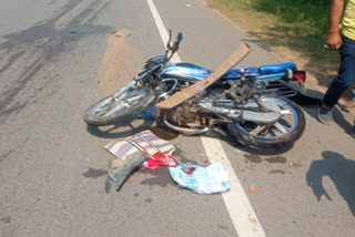 one year old child dies after car hits bike in Kanker