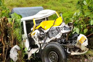 manjeswaram  manjeswaram road accident  manjeswaram accident  pickup van and a tanker lorry collided at manjeswaram  two persons injured in a road accident in manjeswaram  road accident in manjeswaram  accident in manjeswaram  pickup van  tanker lorry  tanker lorry accident  pickup van accident  മഞ്ചേശ്വരത്ത് പിക്കപ്പ് വാനും ടാങ്കർ ലോറിയും കൂട്ടിയിടിച്ച് അപകടം  മഞ്ചേശ്വരം അപകടം  മഞ്ചേശ്വരx വാഹനാപകടം  പിക്കപ്പ് വാൻ  ടാങ്കർ ലോറി  ടാങ്കർ ലോറി അപകടം