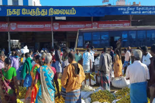 பண்டிகைக் காலம் என்பதால் பூ விவசாயிகளும் வியாபாரிகளும் மகிழ்ச்சி.