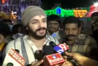 akhil visited indrakeeladri vijayawada