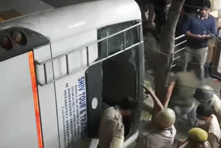 Ghaziabad accident  Ghaziabad flyover accident  ഗാസിയാബാദ്  മേല്‍പ്പാലം  നോയിഡ  ഗാസിയാബാദിലെ മേല്‍പ്പാലം  2 dead in Ghaziabad