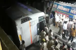 bus-fell-down-from-a-flyover-in-ghaziabad