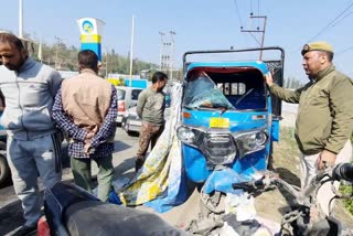 بڈگام: سڑک حادثے میں اسکوٹی سوار زخمی