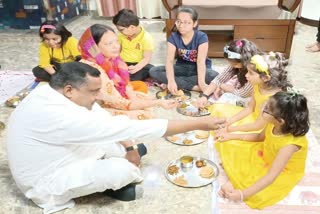 health-minister-banna-gupta-did-kanya-pujan-in-jamshedpur