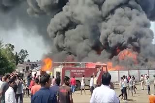 Massive fire caught in illegal pipe warehouse