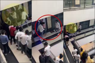 girls-beating-two-boys-in-Faridabad-mall