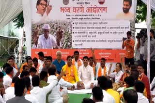 mns staged a protest for damaged crops in aurangabad
