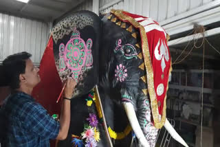 dharwad-artist-created-dasara-elephant-on-scooty