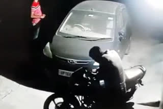 cctv footage of bike theft in ghaziabad