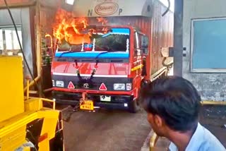 fire in truck in shivpuri