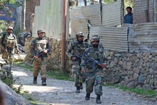 encounter  Pulwama  miltancy in Kashmir  firing  Militants opens fire on Army  civillian killings in Kashmir  പുൽവാമ  പുൽവാമയിൽ ഭീകരനെ വധിച്ച് സുരക്ഷ സേന  സുരക്ഷ സേന  തീവ്രവാദി  വഹിബഗ് ഗ്രാമം