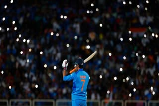 MS Dhoni becomes first in world cricket to captain in 300 T20 games  മഹേന്ദ്ര സിങ് ധോണി  ധോണി  എംഎസ് ധോണി  ടി20  MS Dhoni  MS Dhoni captain in 300 T20 games  300 മത്സരങ്ങളിൽ നായകൻ