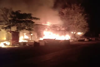 fire broke out at a Mahalakshmi furniture warehouse in Bhiwandi