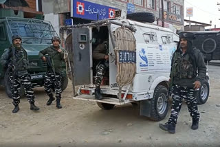 Clashes erupt between militants and police in Pampore town of Pulwama