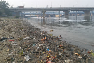 Kalindi Kunj Yamuna water showing dirty