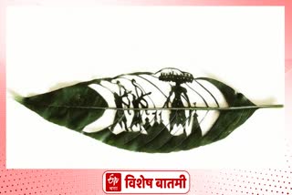 Avaliya artist drawing on pipals page; 'Ravan Dahan' carved on the occasion of Dussehra
