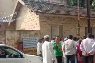 No cemetery in Valwad, Pandharpur, family brought body to tehsil office